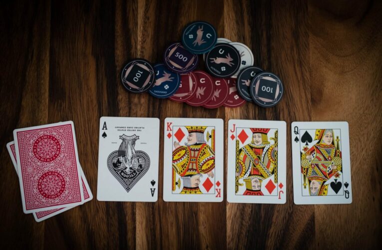 What are the different variations of Poker, and how do their rules differ?